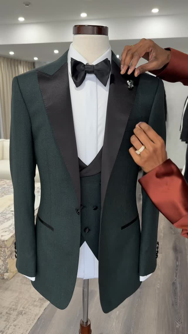 Emerald green tuxedo with black lapels and bow tie on a mannequin.